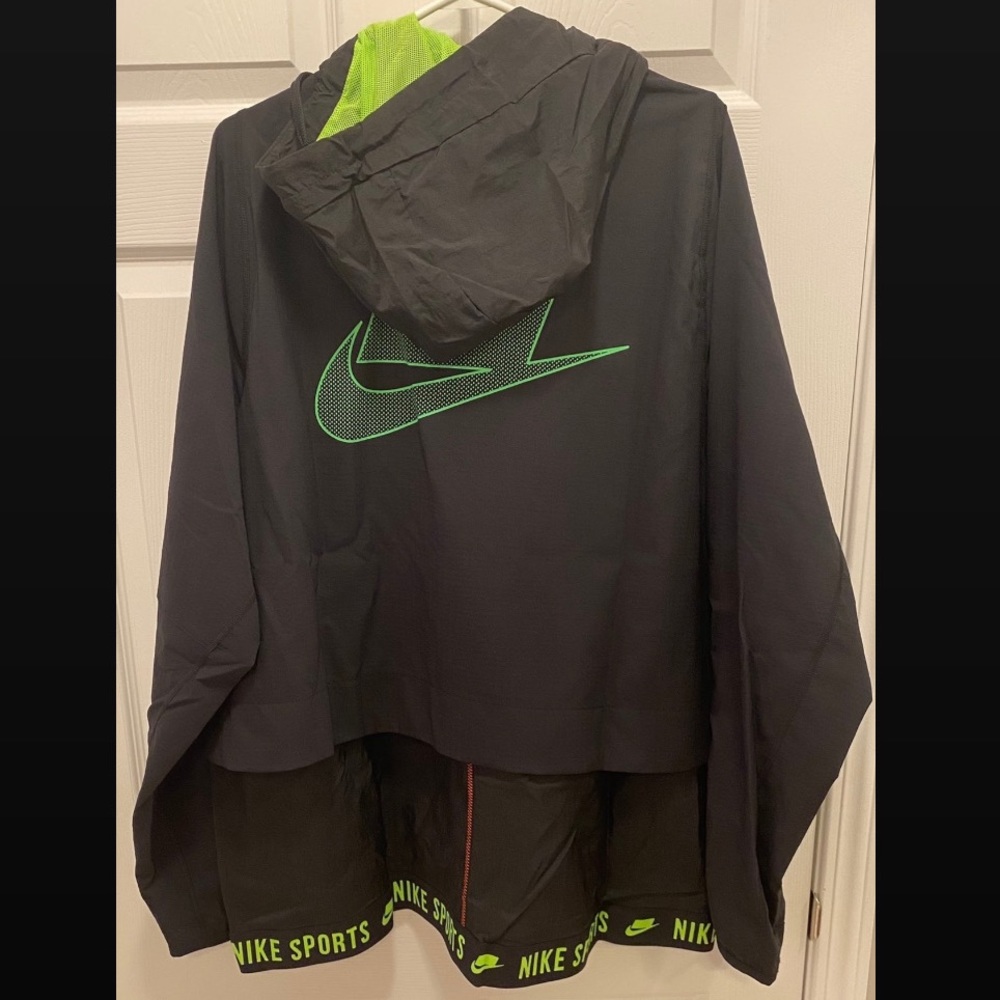 NWT Nike Windbreaker